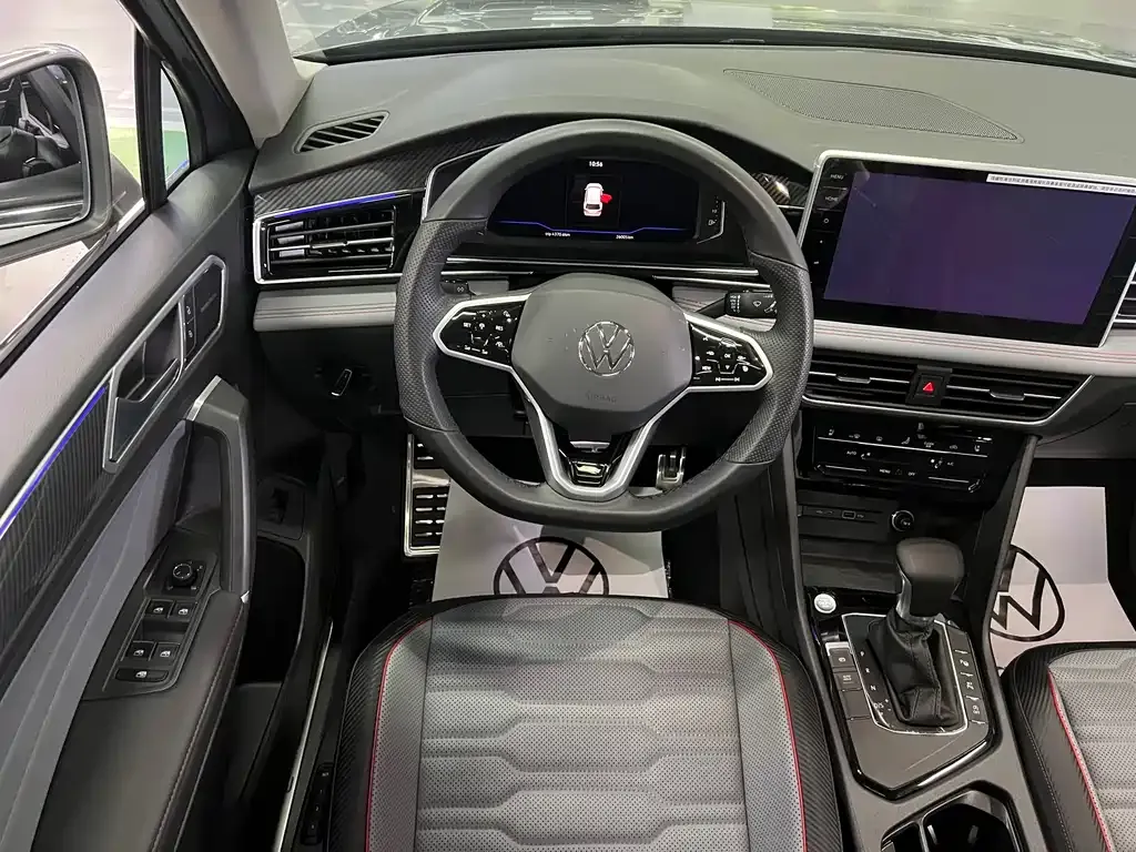 Volkswagen Tiguan L — фото 10