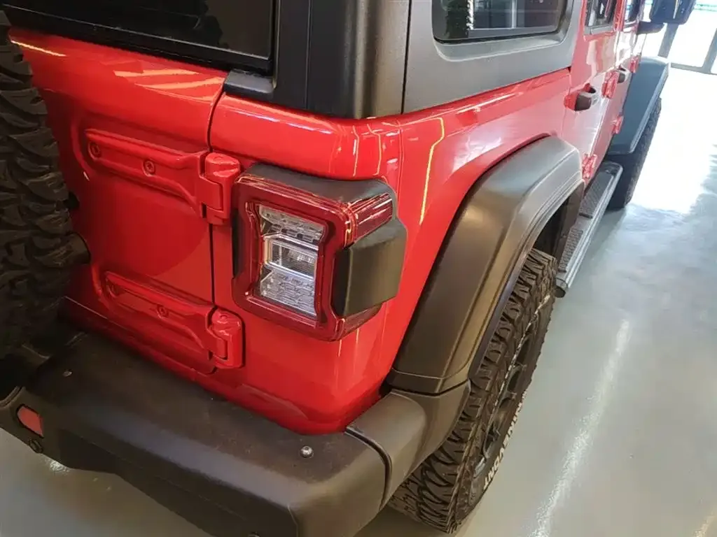 Jeep Wrangler — фото 10