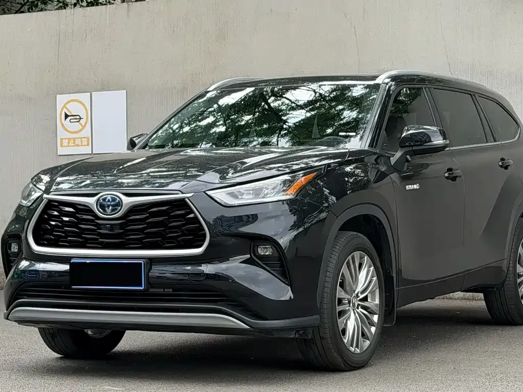 Toyota Highlander — фото 1
