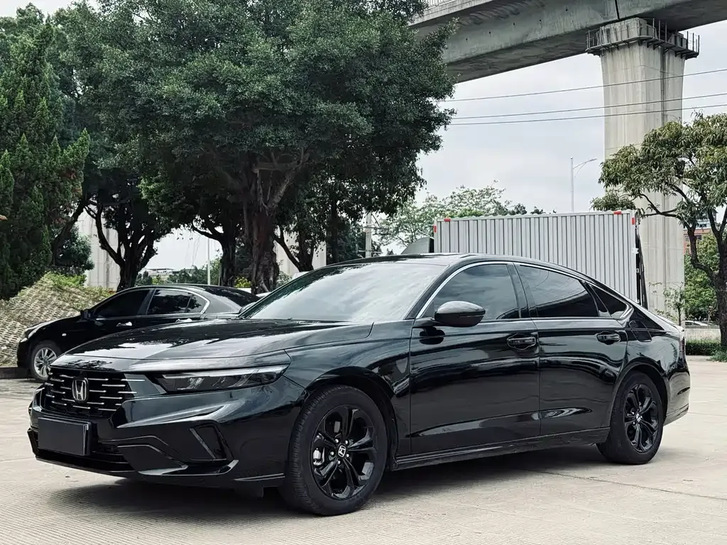 Honda Accord — фото 1