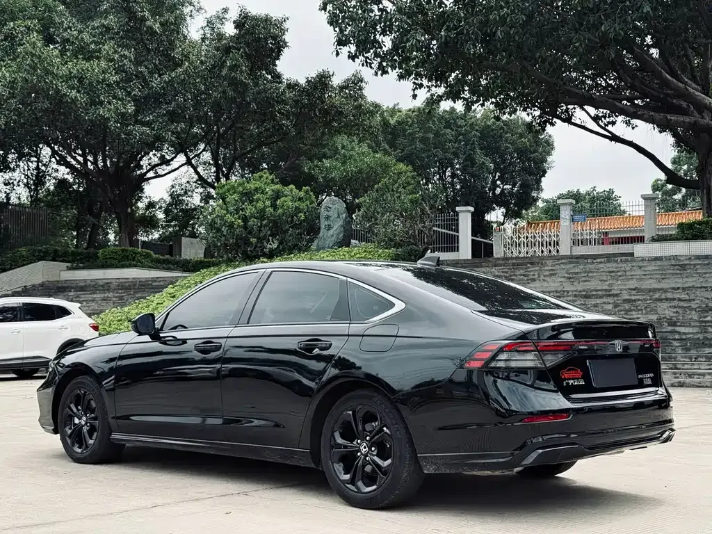 Honda Accord — фото 9