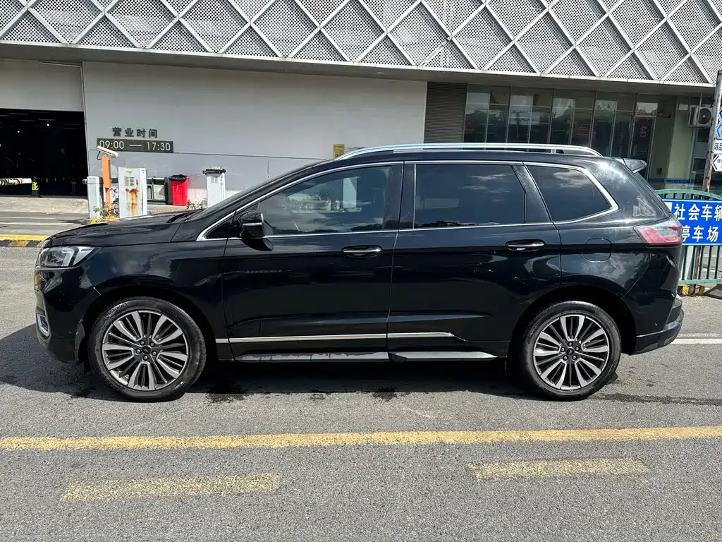Ford Edge — фото 9
