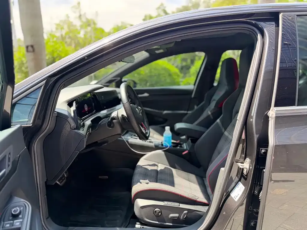 Volkswagen Golf GTI 2023 из CN, фото 6