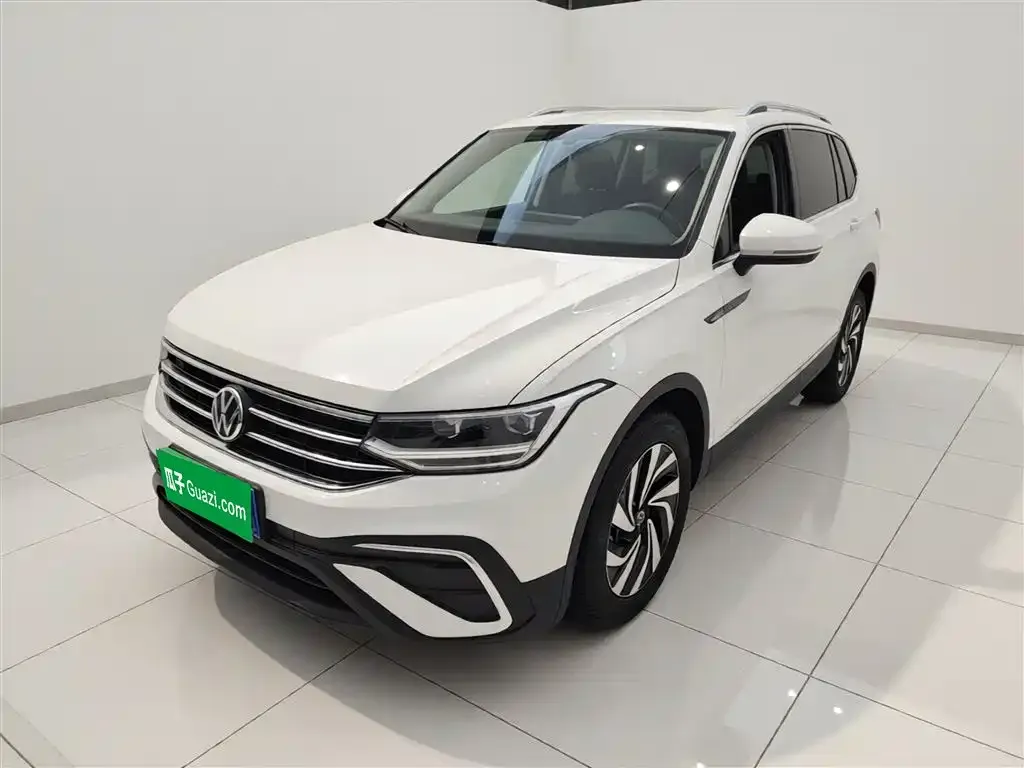Volkswagen Tiguan L — фото 1