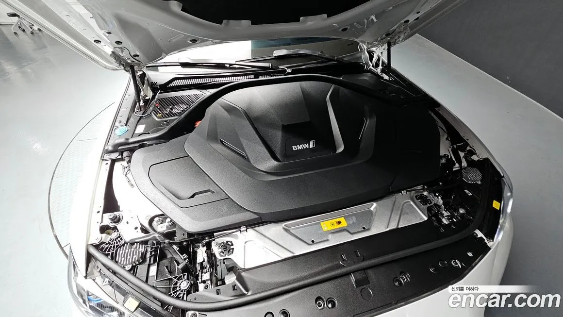 BMW i4 — фото 10