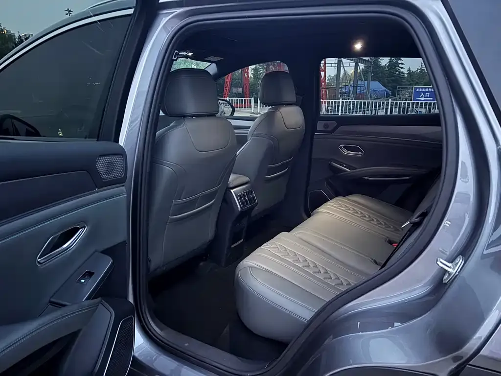 BYD L DM-i — фото 3