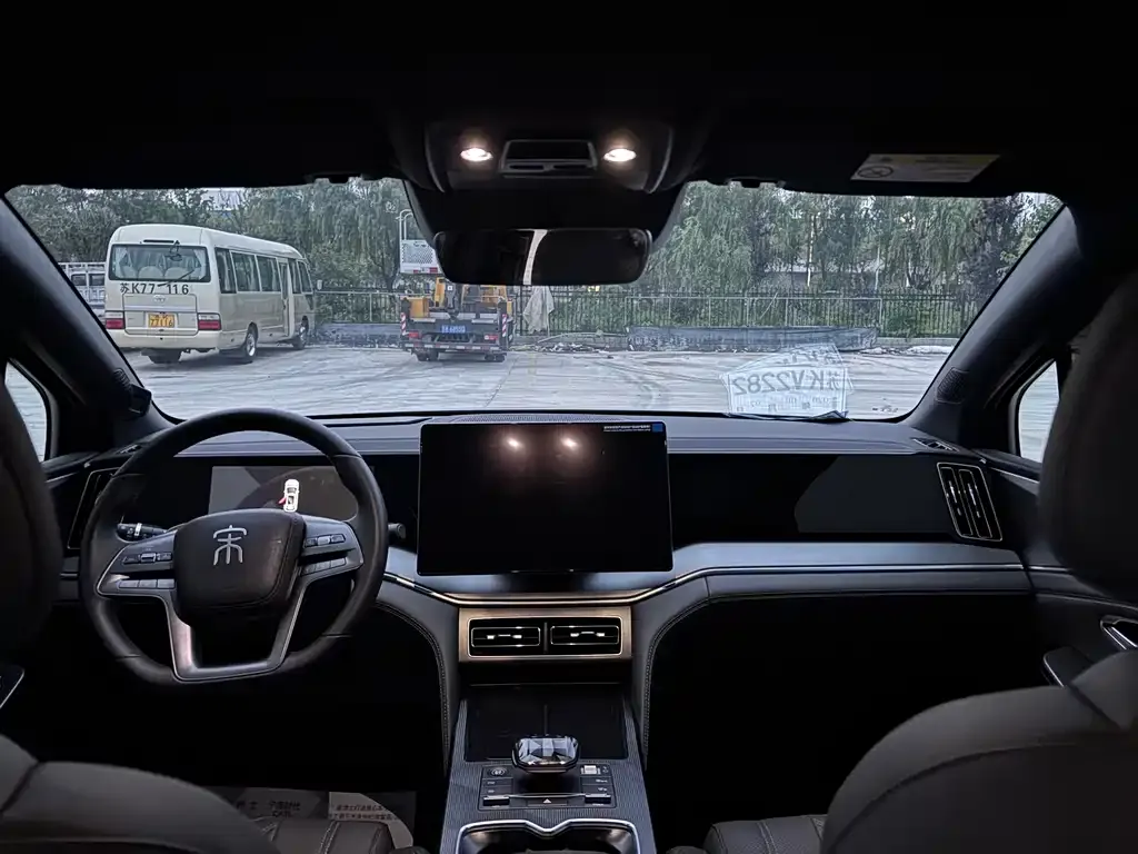 BYD L DM-i — фото 4