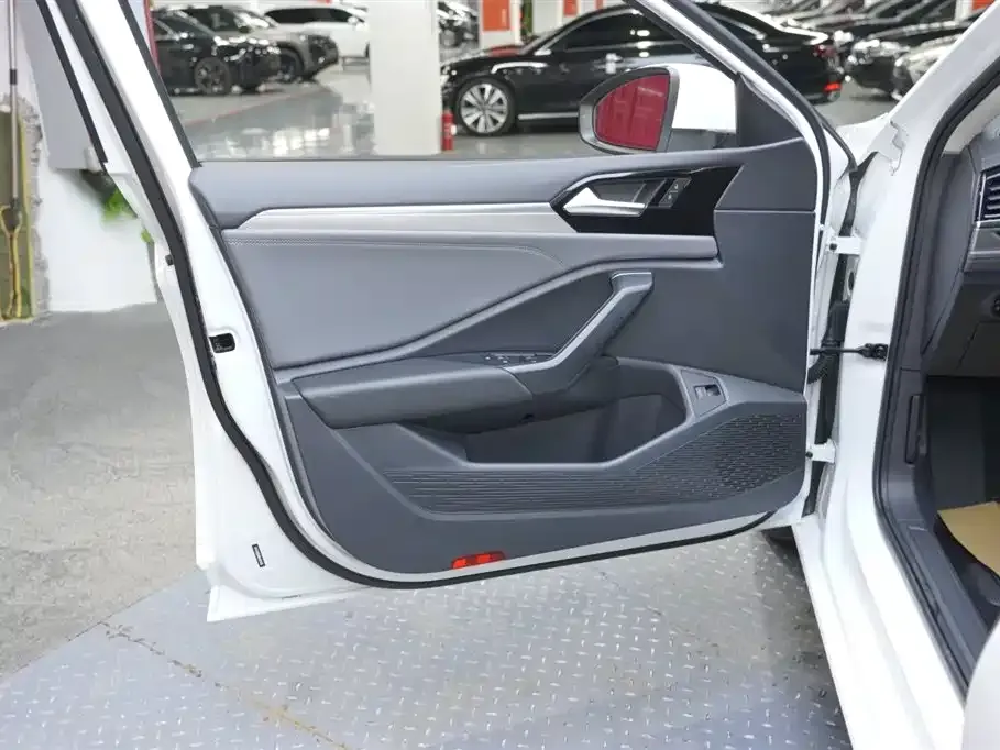 Volkswagen Sagitar 2021 из CN, фото 8