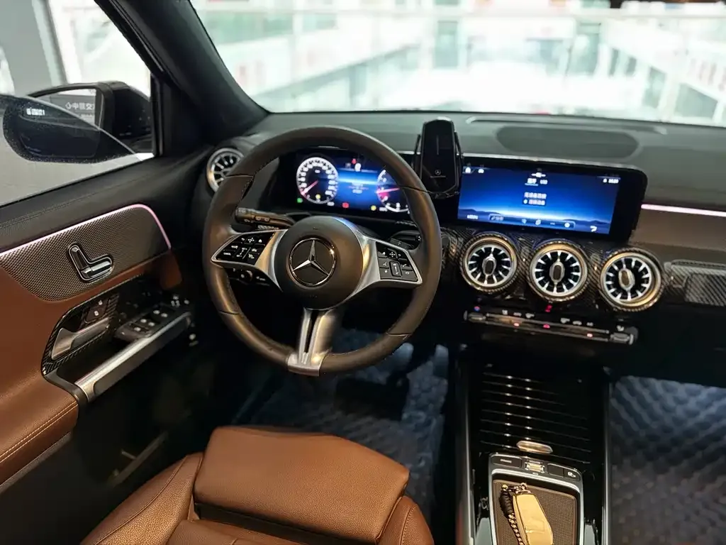 Mercedes-Benz GLB — фото 10