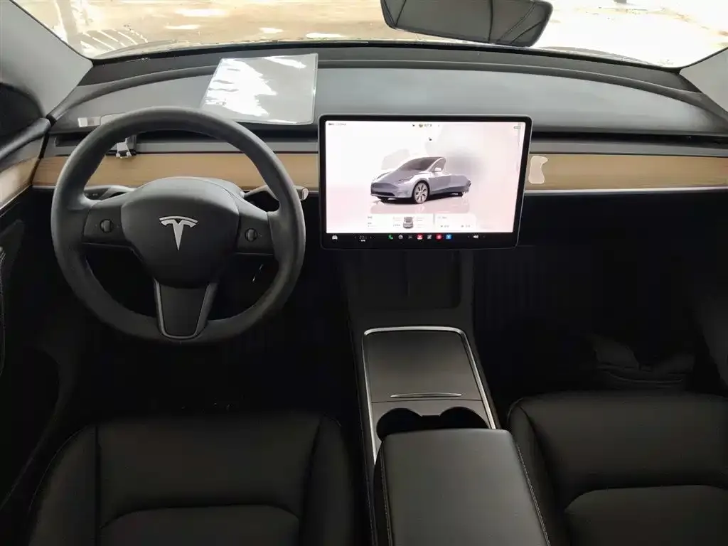 Tesla Model Y — фото 2