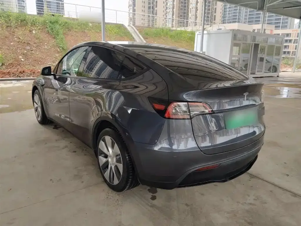 Tesla Model Y — фото 9