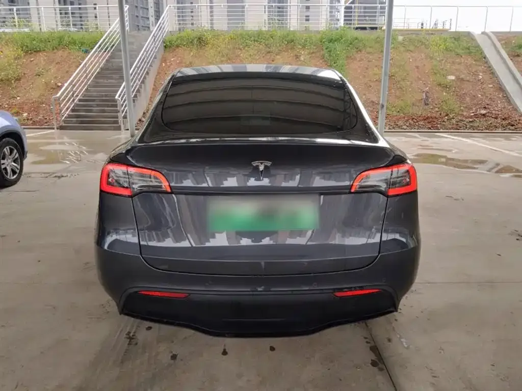 Tesla Model Y — фото 5