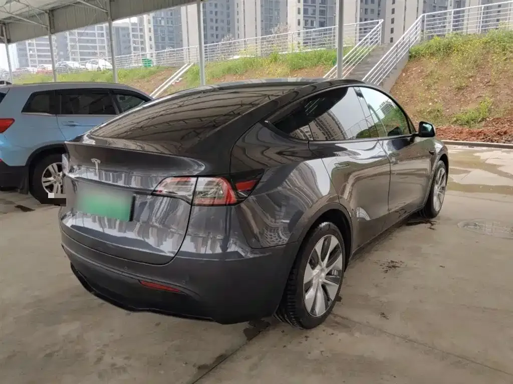 Tesla Model Y — фото 6