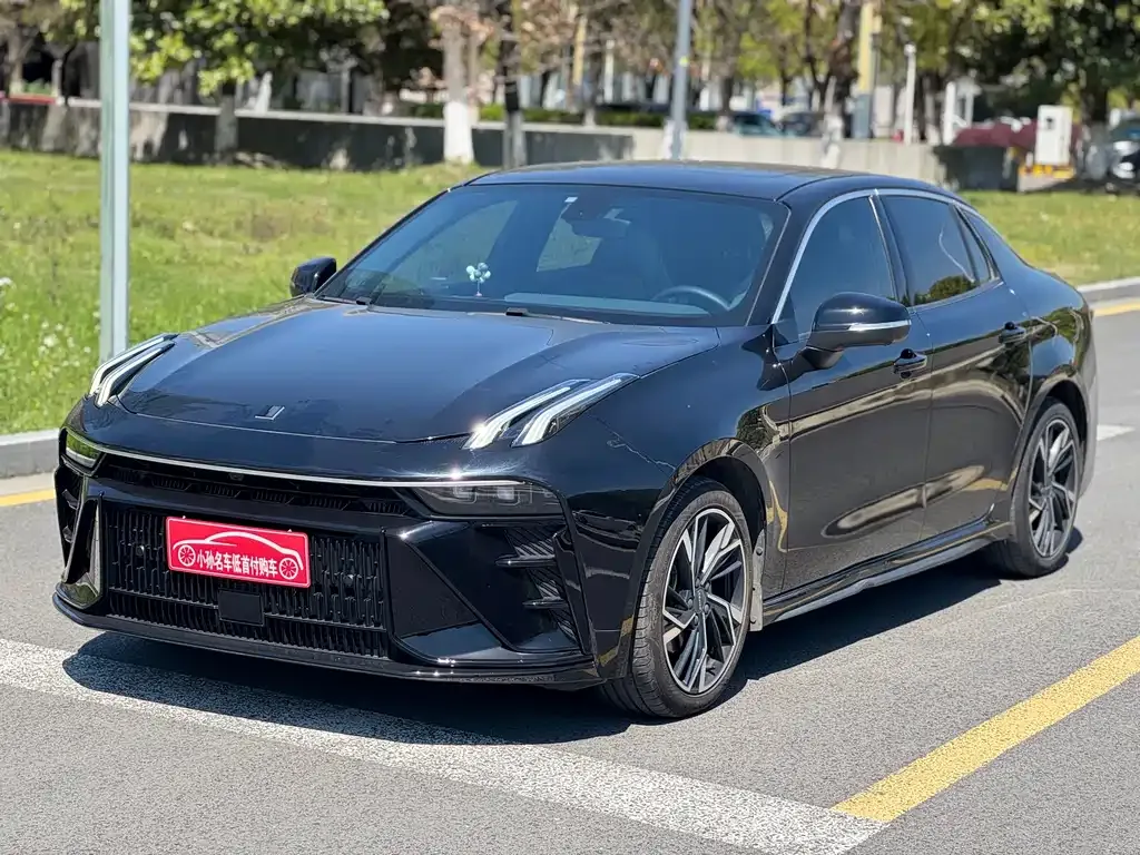 Lynk & Co 03