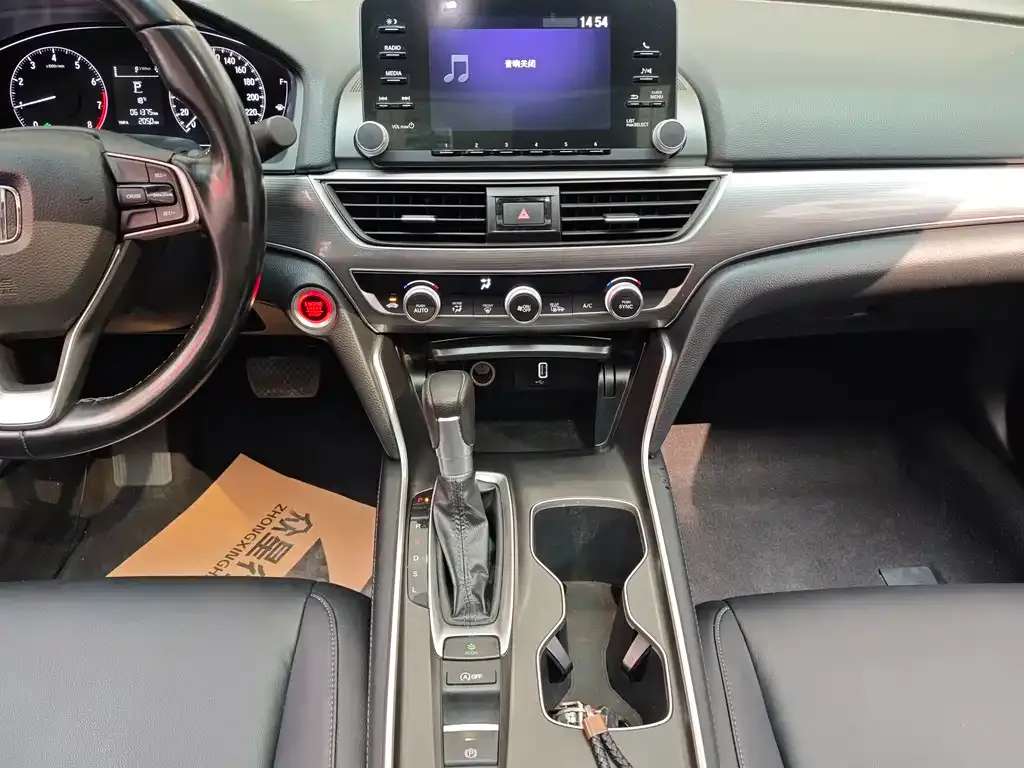 Honda Accord — фото 10