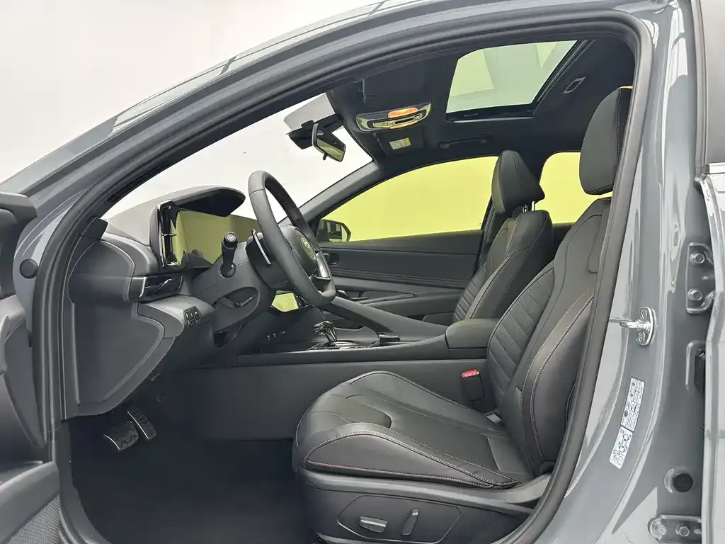 Hyundai Elantra — фото 7