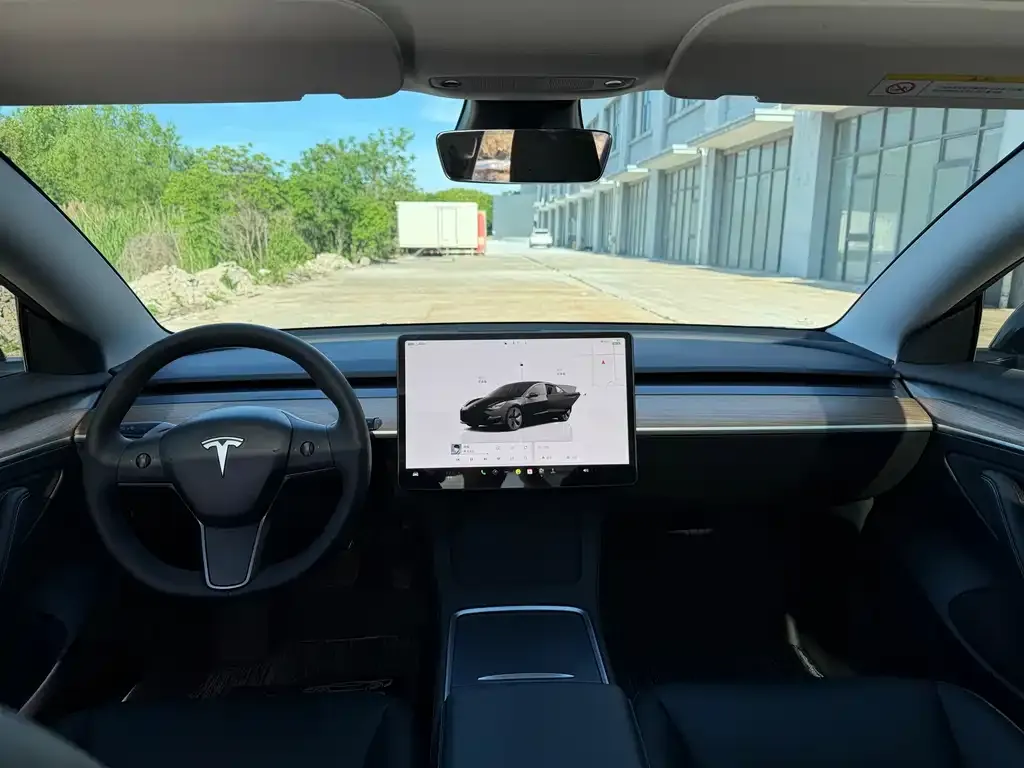 Tesla Model 3 — фото 7