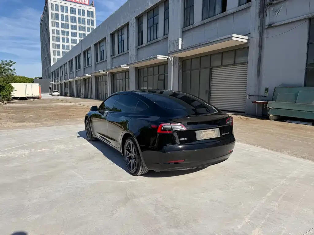 Tesla Model 3 — фото 3