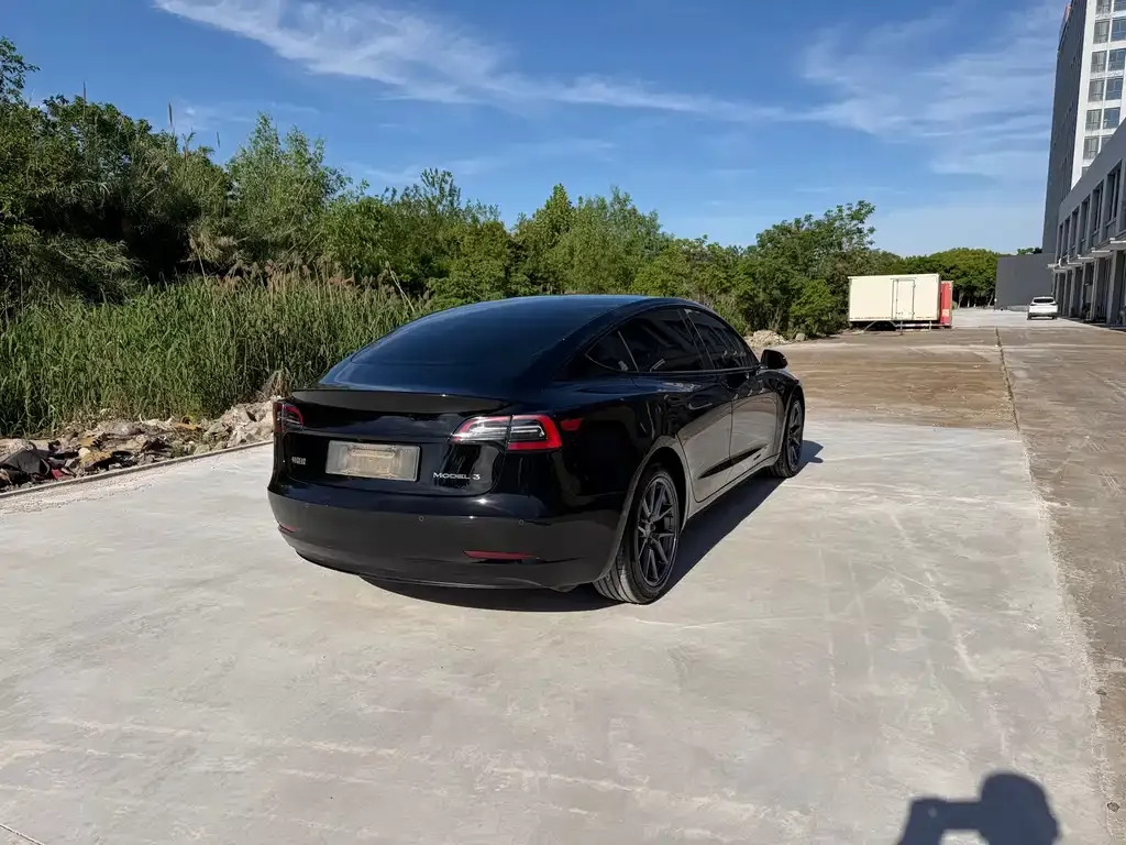Tesla Model 3 — фото 9