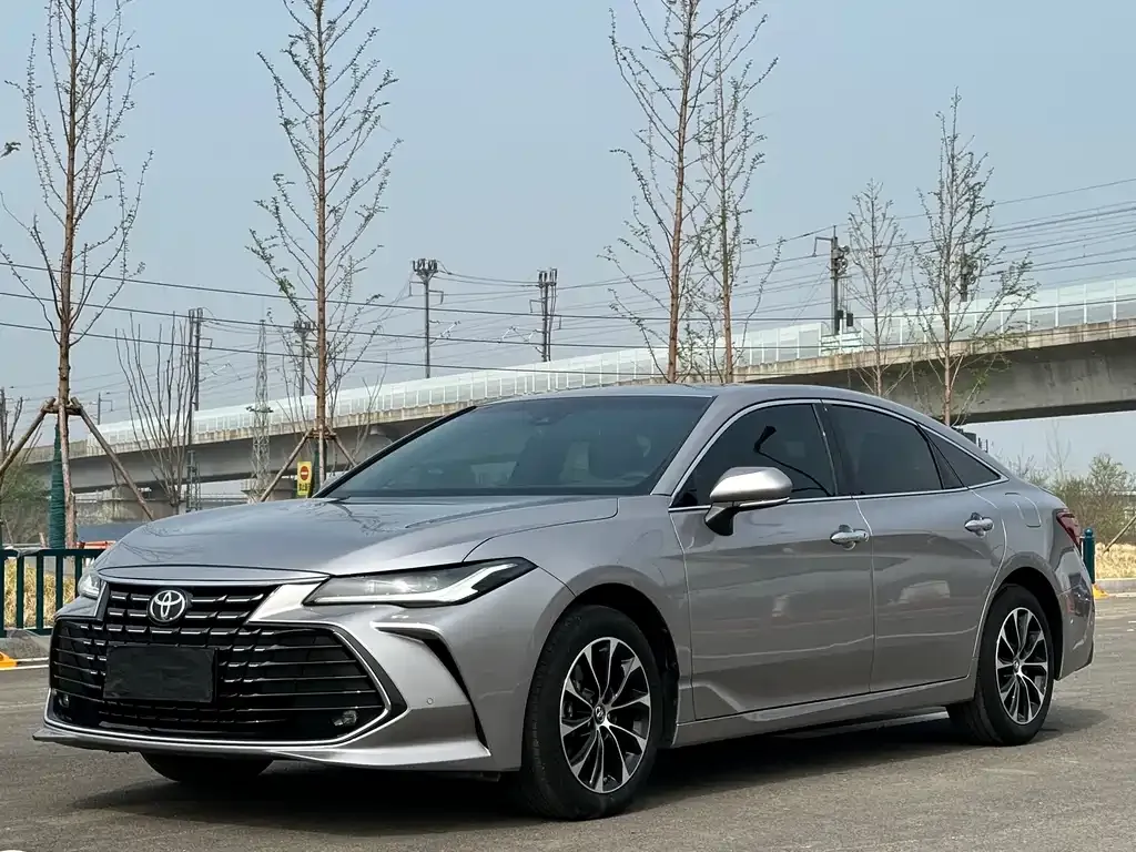 Toyota Avalon — фото 1