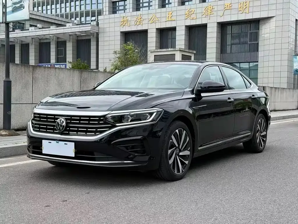 Volkswagen Passat — фото 1