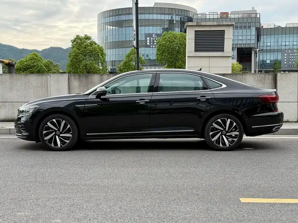 Volkswagen Passat — фото 6