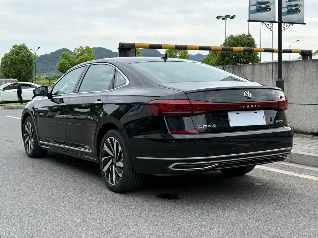 Volkswagen Passat — фото 10