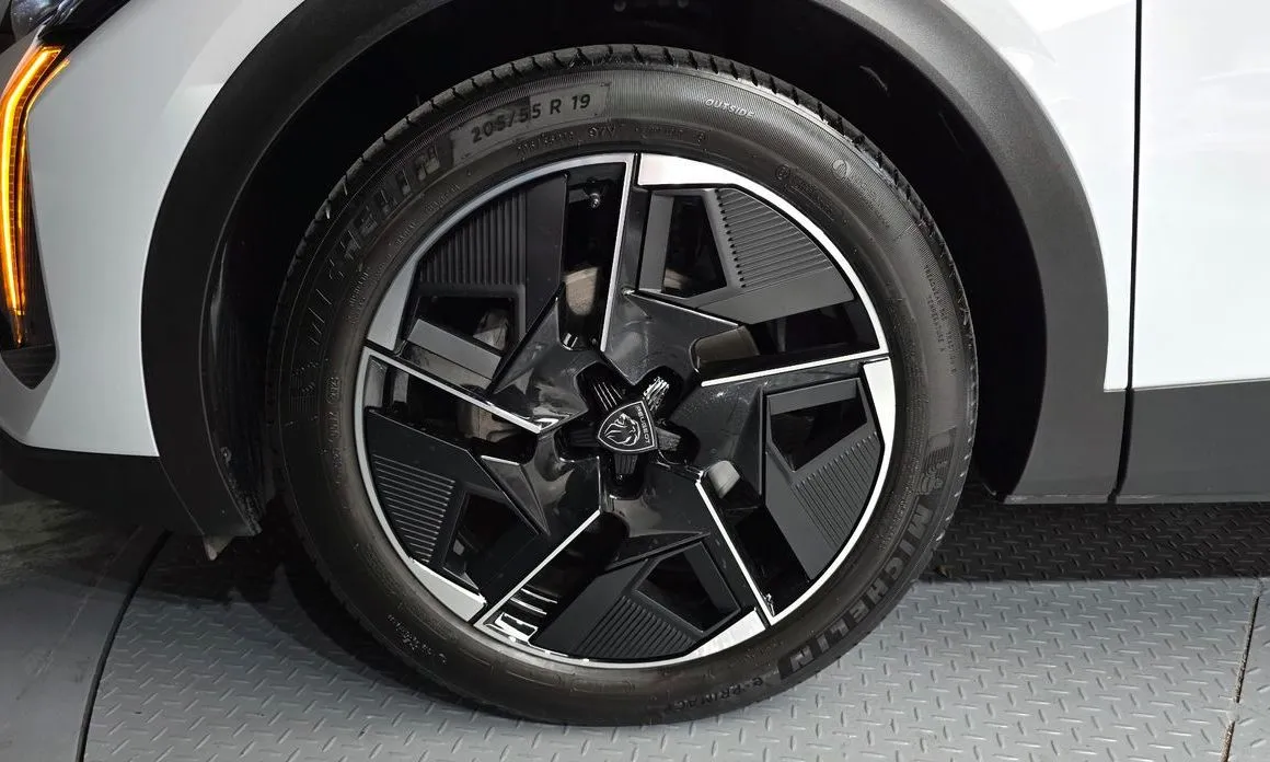 Peugeot 408 2024 из KR, фото 8