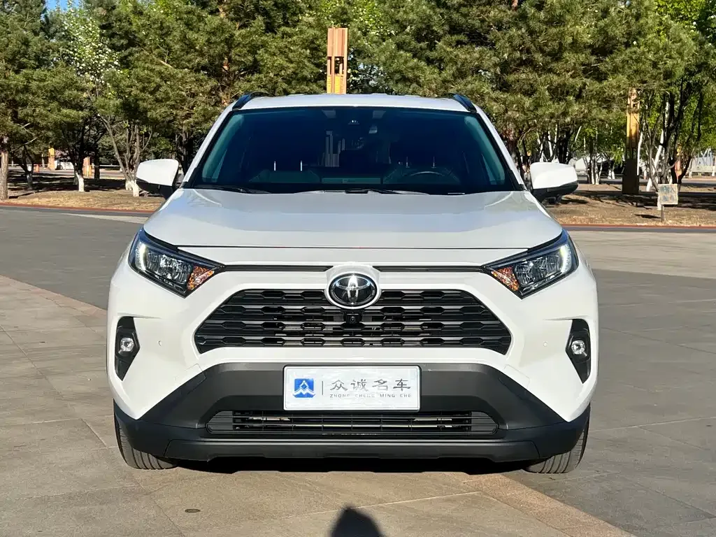 Toyota RAV4 — фото 6