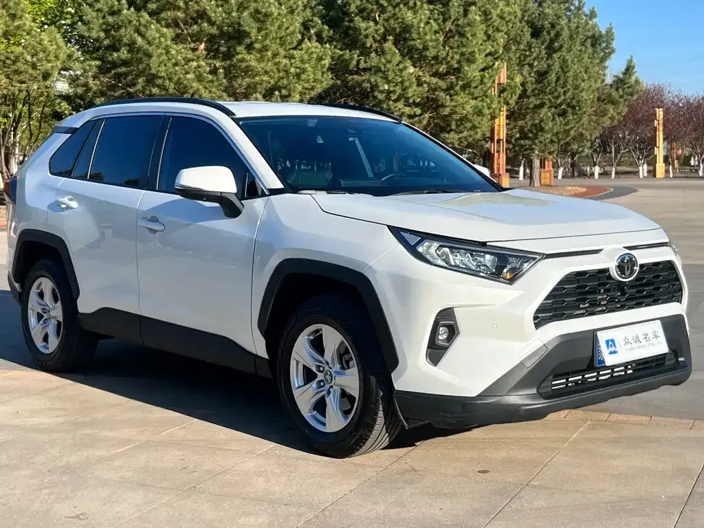 Toyota RAV4 — фото 8