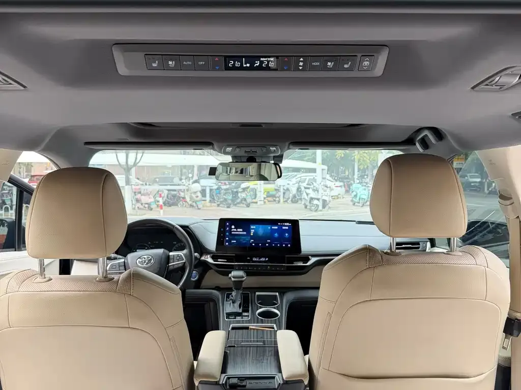 Toyota Sienna — фото 4