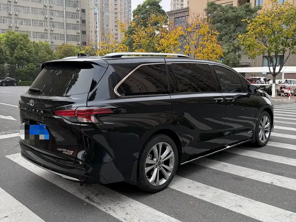 Toyota Sienna — фото 6