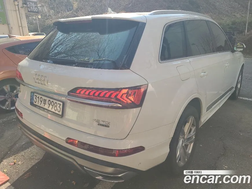 Audi Q7 2021 из KR, фото 3