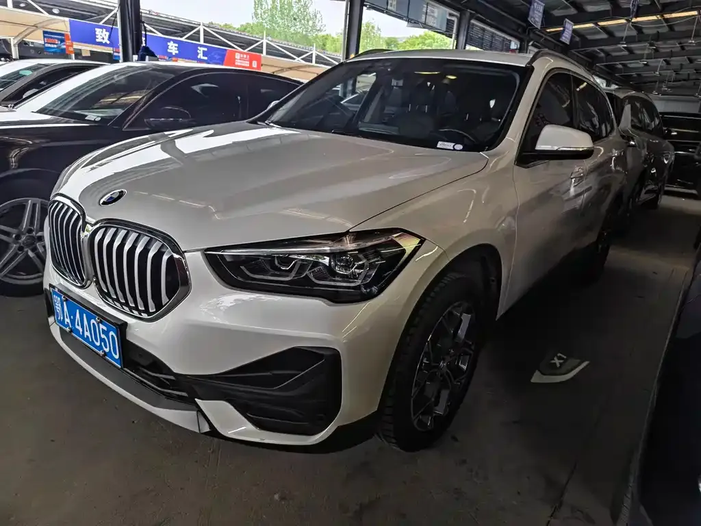 BMW X1 — фото 1