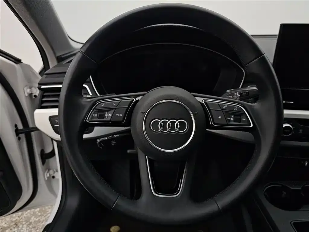 Audi A4L — фото 6