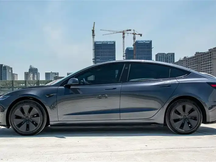 Tesla Model 3 — фото 2