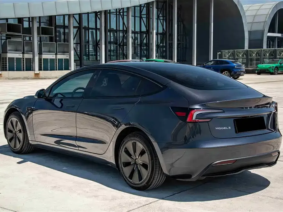 Tesla Model 3 — фото 9