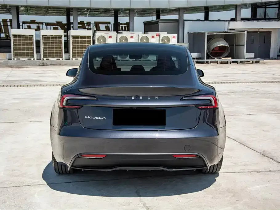 Tesla Model 3 — фото 8