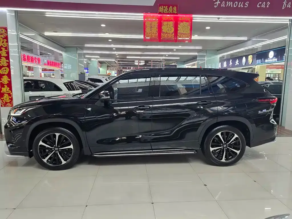 Toyota Crown Kluger 2024 из CN, фото 9