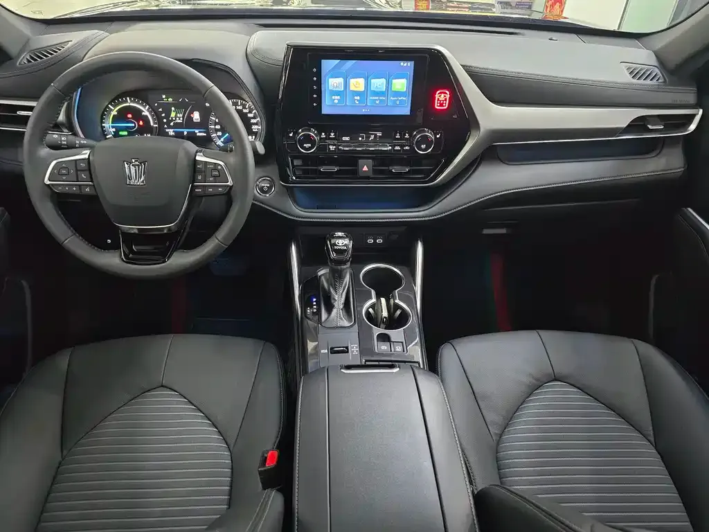Toyota Crown Kluger 2024 из CN, фото 2