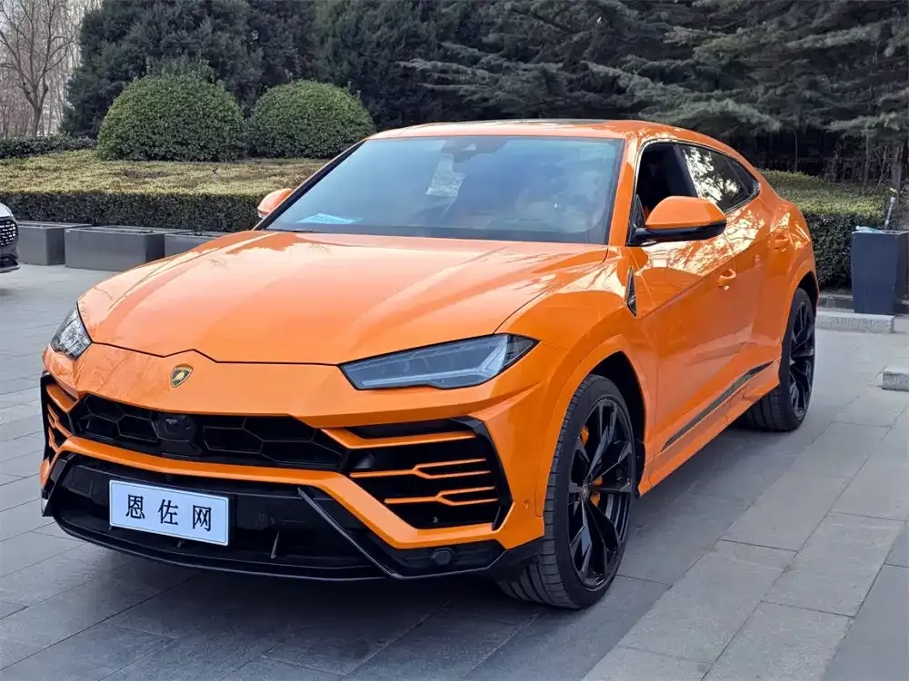 Lamborghini Urus — фото 1