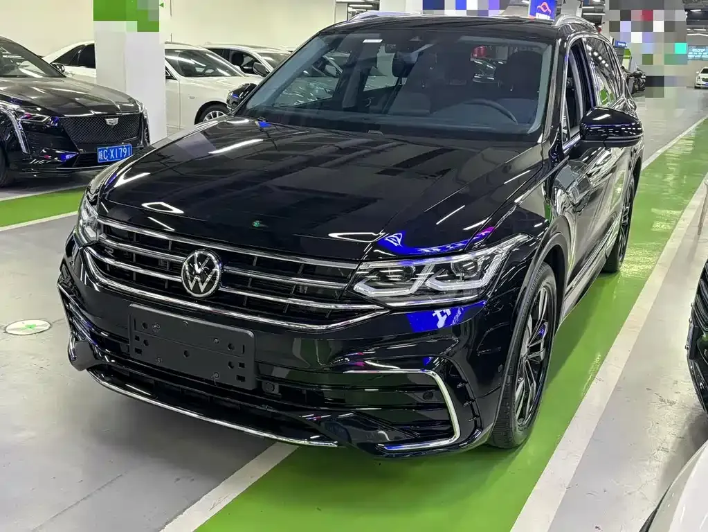 Volkswagen Tiguan L — фото 1