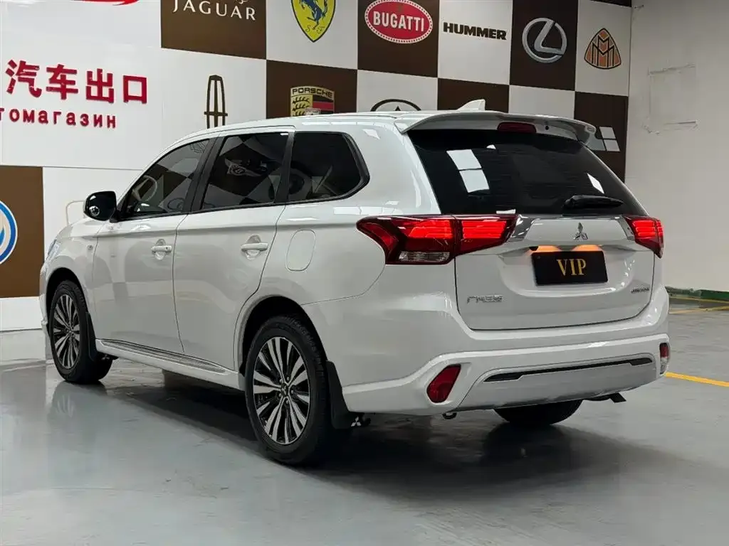 Mitsubishi Outlander — фото 7
