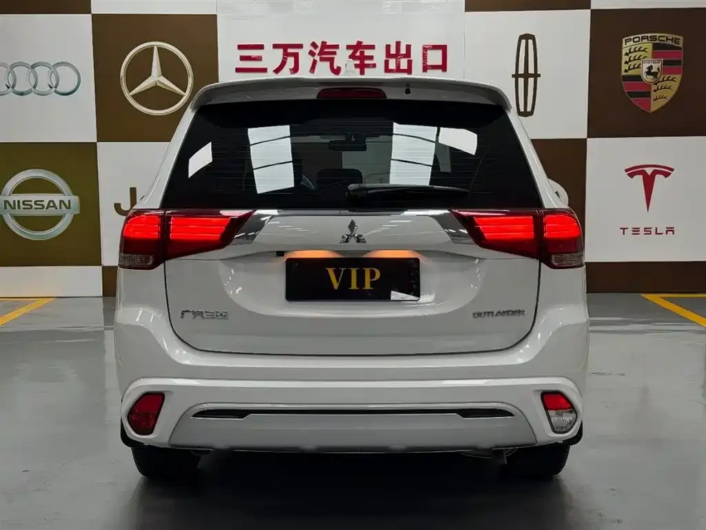 Mitsubishi Outlander — фото 10