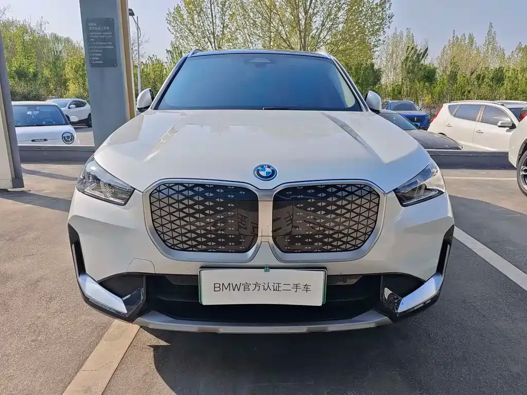 BMW iX1