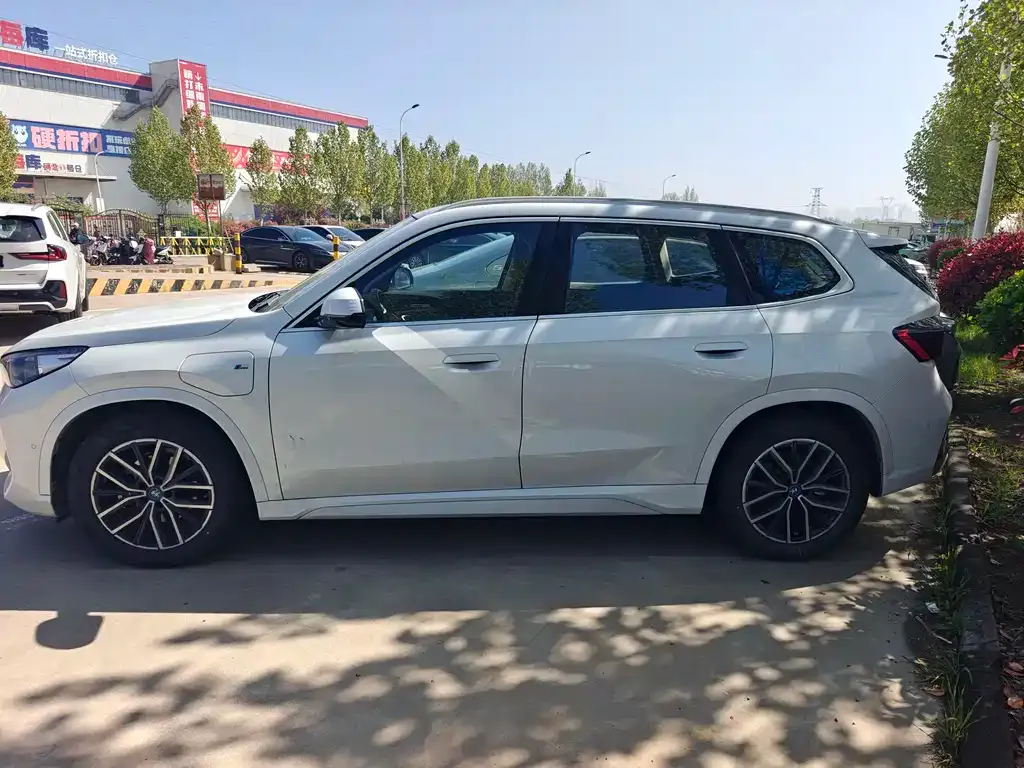 BMW iX1 2025 из CN, фото 3