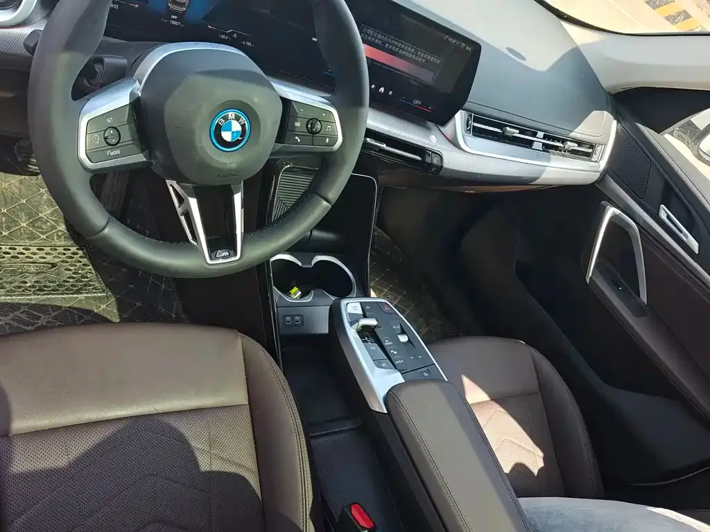 BMW iX1 2025 из CN, фото 4
