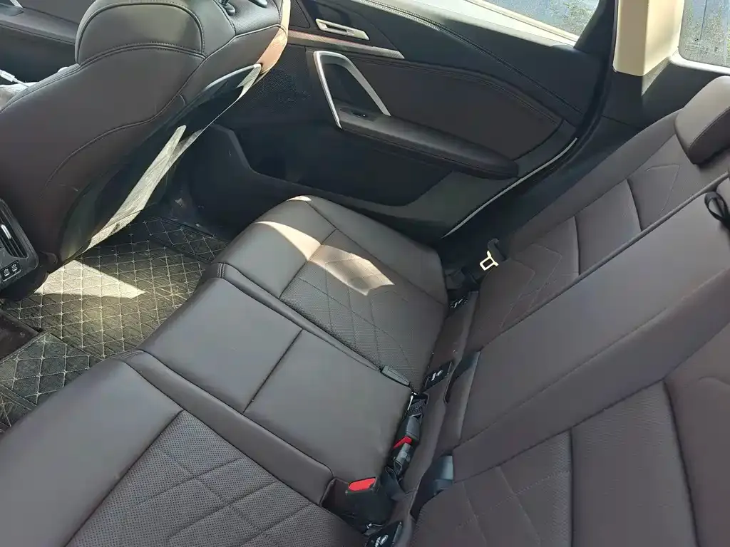 BMW iX1 2025 из CN, фото 5