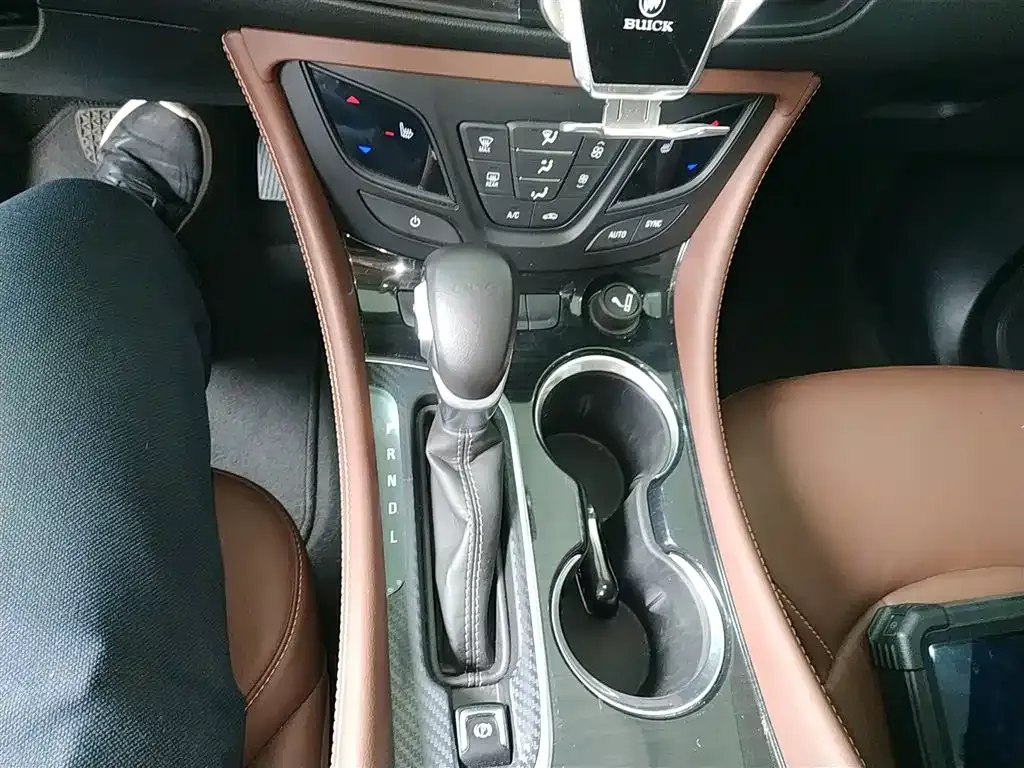 Buick Envision Plus — фото 10