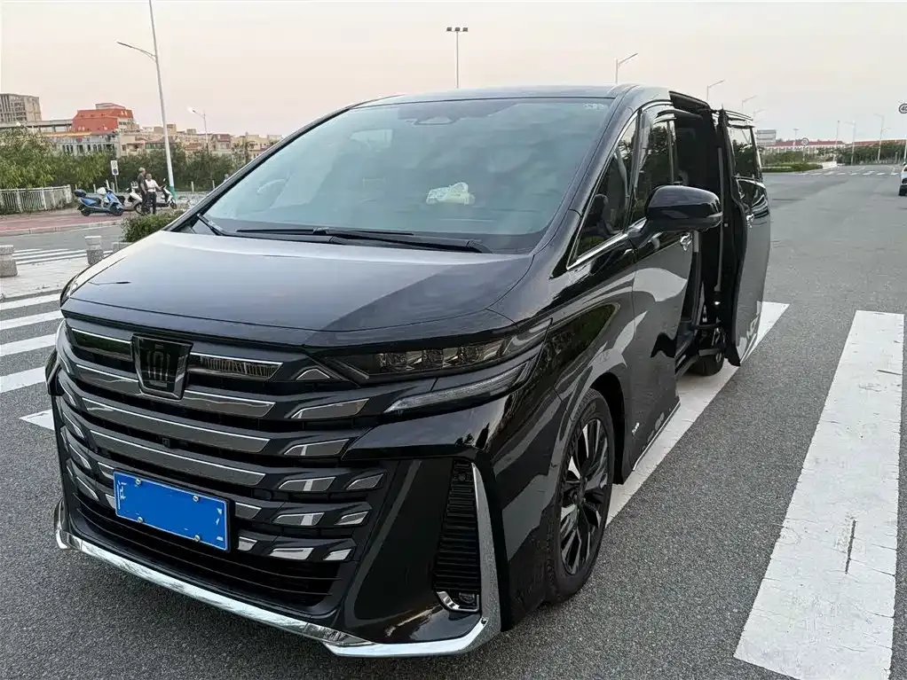 Toyota Vellfire — фото 6